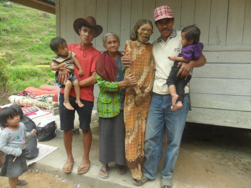 Family with mummy